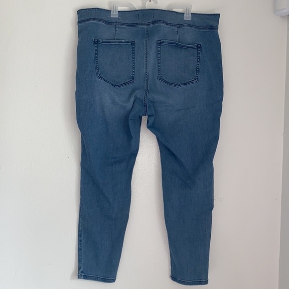 Lane Bryant High-Rise Sateen 3-Button Jegging - Picture 2 of 9